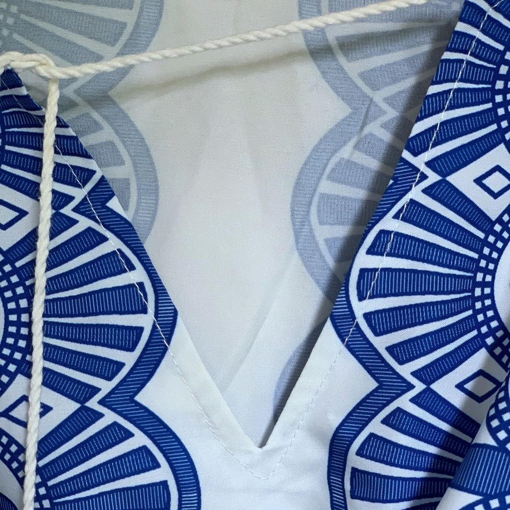 Blue & white graphic dress - Picture 2 of 8